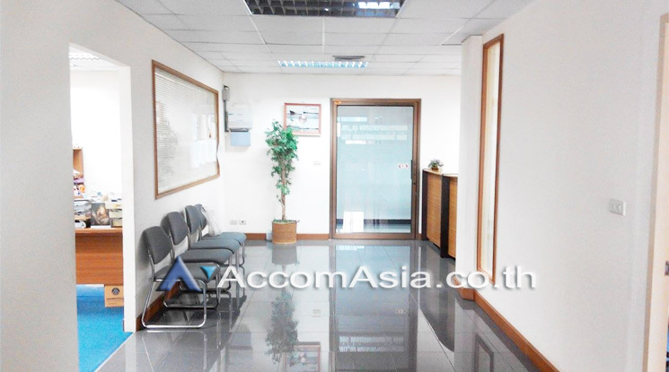5  Office Space For Rent in Charoen Nakhon ,Bangkok BTS Wongwian Yai at Thai Virawat Building AA13351